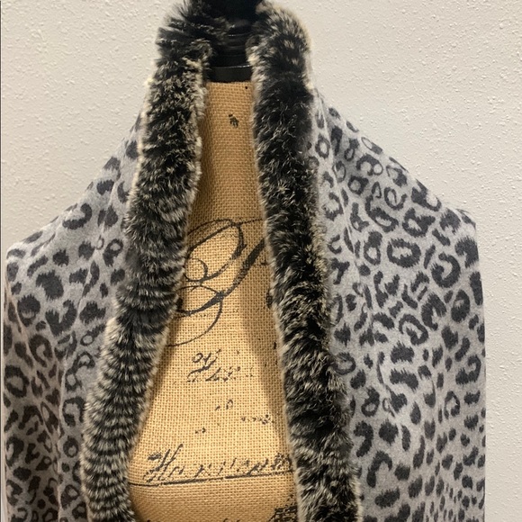 La Fiorentina cashmere and fur reversible wrap - Picture 2 of 7